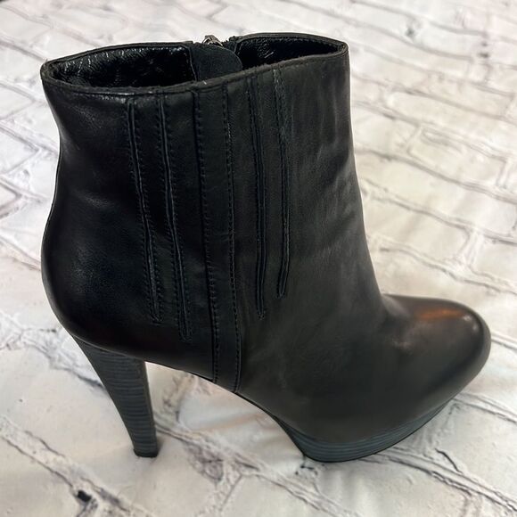 BCBG maxazria black leather ankle boots - Picture 4 of 13